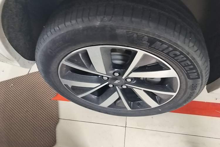 Used Li Auto L7 2023 Max model Right Rear Wheel Hub