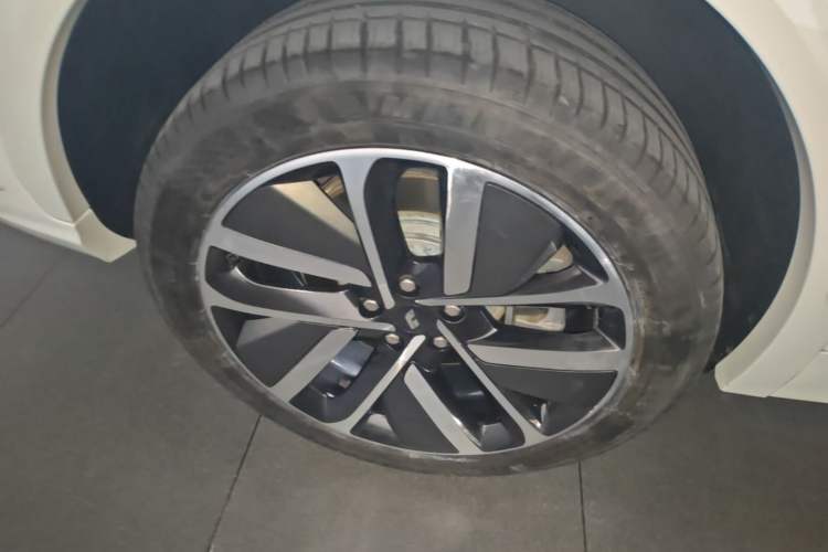 Used Li Auto L7 2023 Pro Model Right Rear Wheel Hub