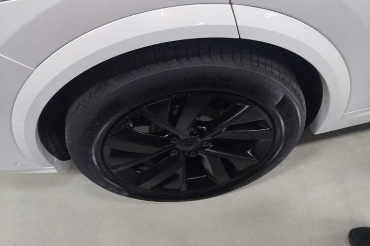 Used Li Auto L7 2023 Max model Right Rear Wheel Hub