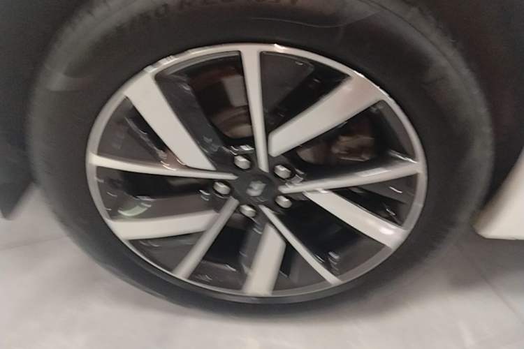 Used Li Auto L7 2023 Pro Model Right Rear Wheel Hub