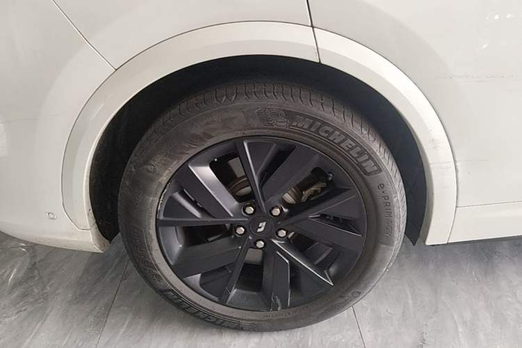 Used Li Auto L7 2023 Max model Right Rear Wheel Hub