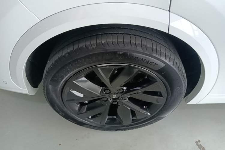 Used Li Auto L7 2023 Air model Right Rear Wheel Hub