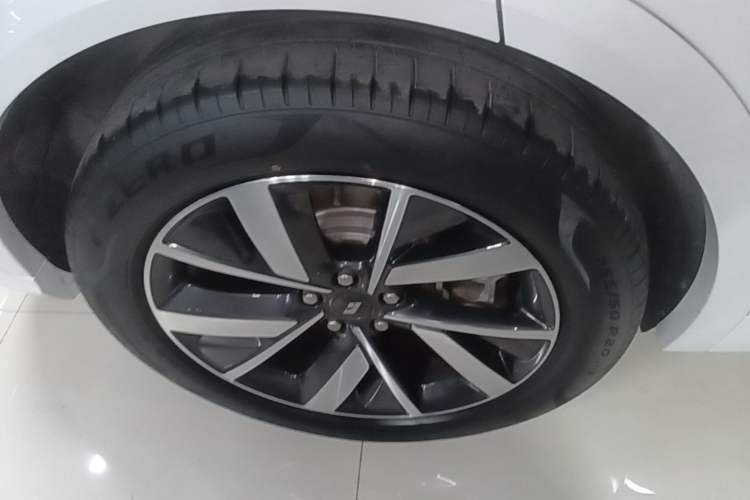 Used Li Auto L7 2023 Max model Right Rear Wheel Hub