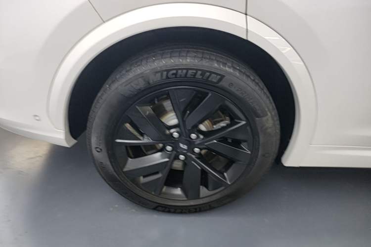 Used Li Auto L7 2023 Max model Right Rear Wheel Hub