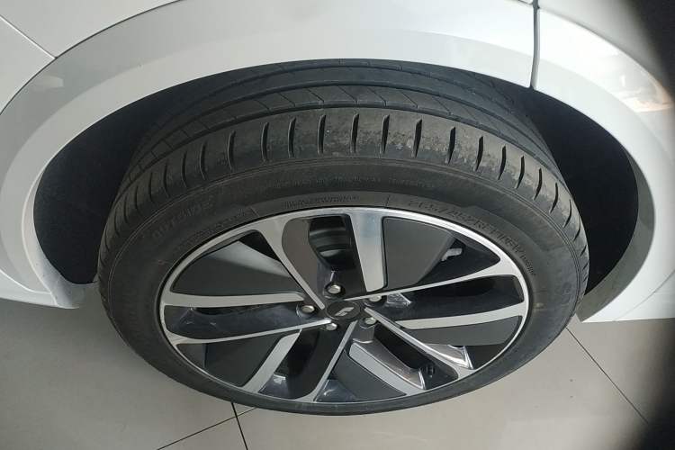 Used Li Auto L7 2023 Air model Right Rear Wheel Hub