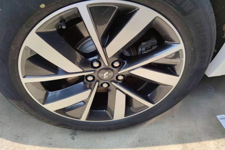 Used Li Auto L7 2023 Air model Right Rear Wheel Hub