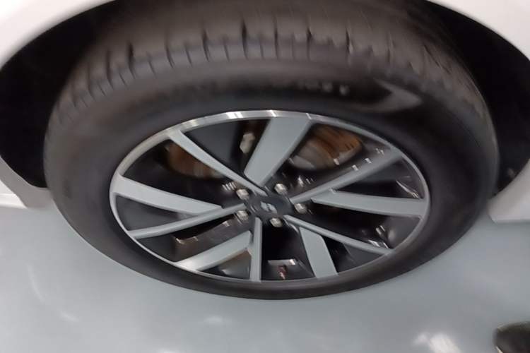 Used Li Auto L7 2023 Pro Model Right Rear Wheel Hub