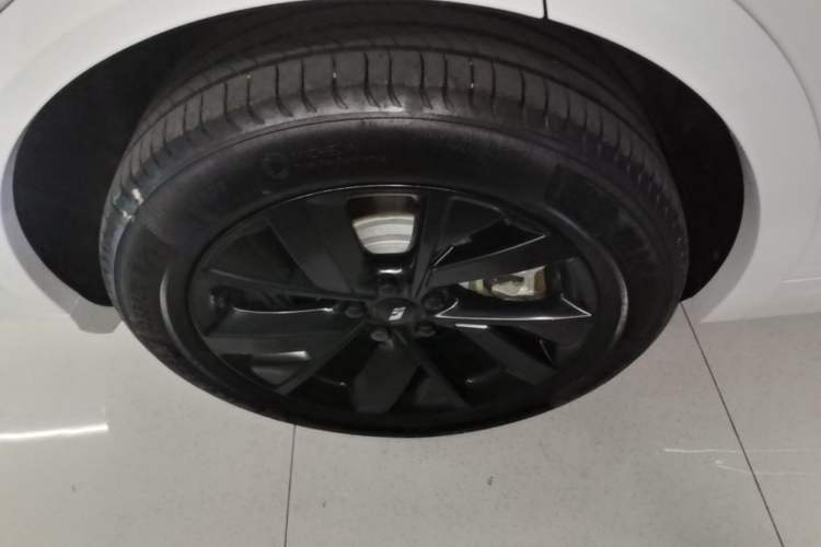 Used Li Auto L7 2023 Max model Right Rear Wheel Hub