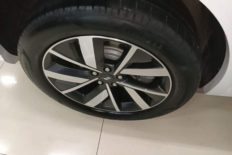 Used Li Auto L7 2023 Pro Model Right Rear Wheel Hub