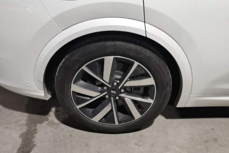 Used Li Auto L7 2023 Pro Model Right Rear Wheel Hub
