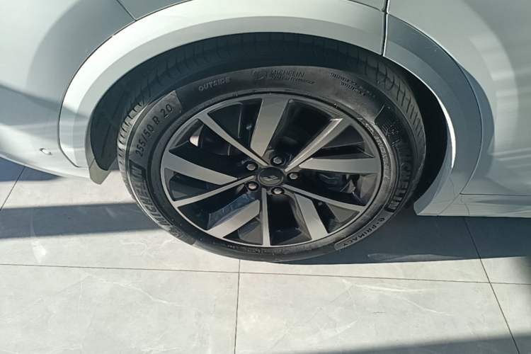 Used Li Auto L7 2023 Max model Right Rear Wheel Hub