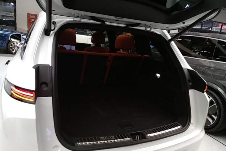Used Li Auto L7 2023 Pro Model Trunk