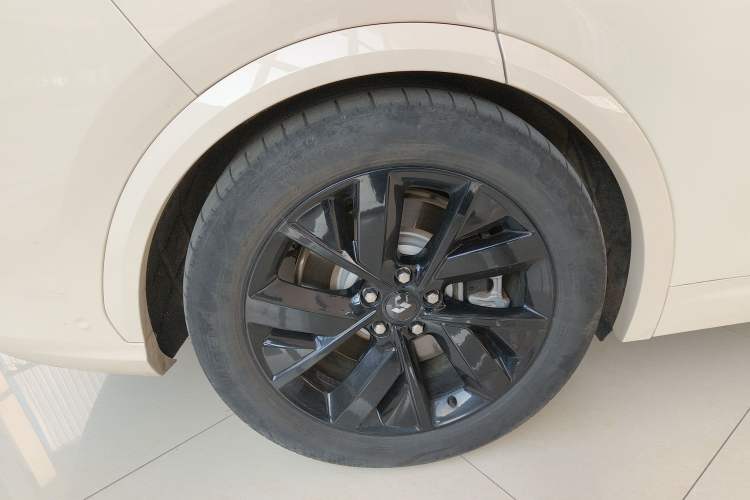 Used Li Auto L7 2023 Pro Model Exterior 8
