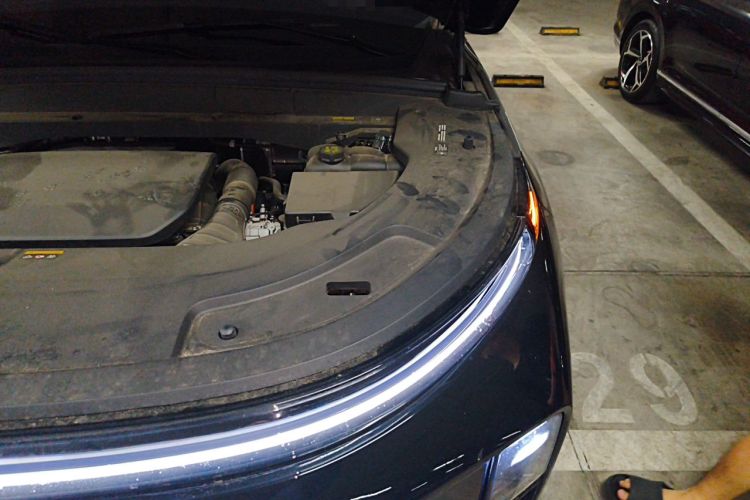 Used Li Auto L7 2024 Pro Model Engine Bay Left