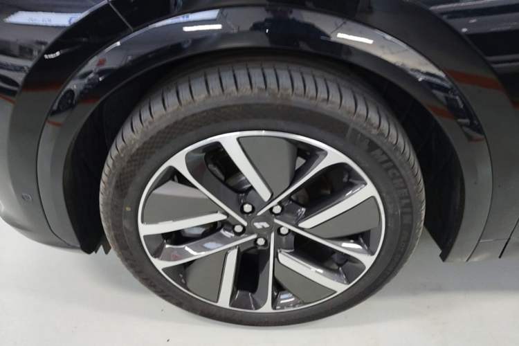 Used Li Auto L7 2024 Pro Model Exterior 4