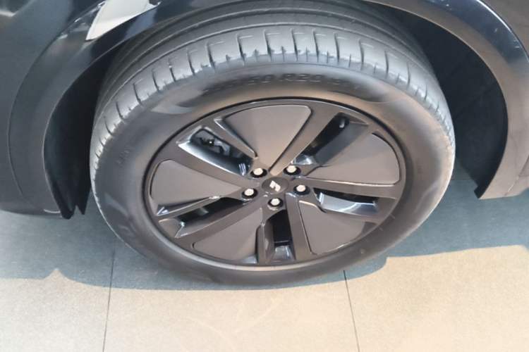 Used Li Auto L7 2024 Pro Model Exterior 4