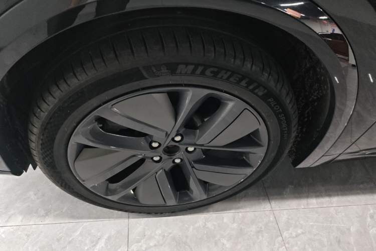 Used Li Auto L7 2024 Pro Model Exterior 4