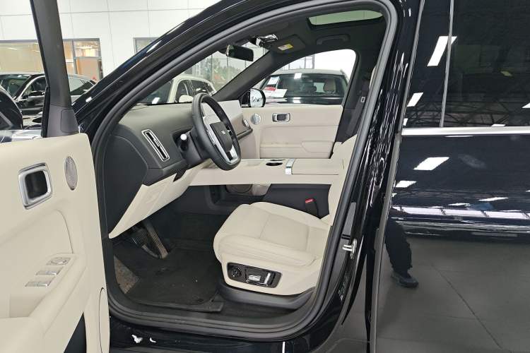 Used Li Auto L7 2024 MAX Model Interior 1
