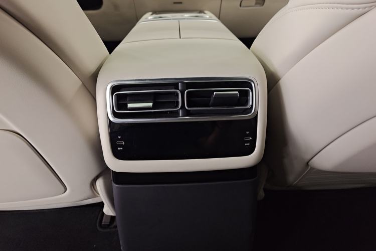 Used Li Auto L7 2024 MAX Model Interior 4