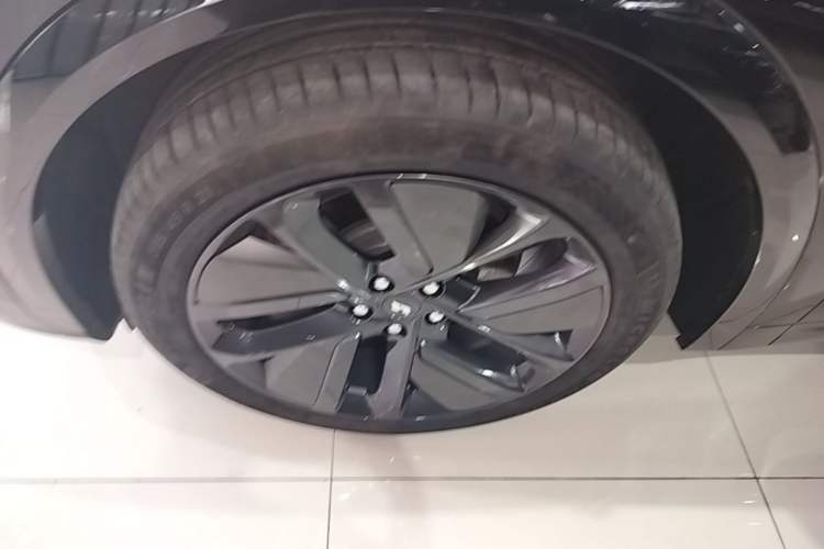 Used Li Auto L7 2024 MAX Model Left Front Wheel Hub