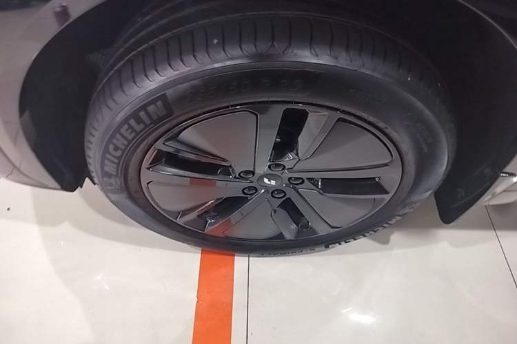 Used Li Auto L7 2024 MAX Model Left Front Wheel Hub