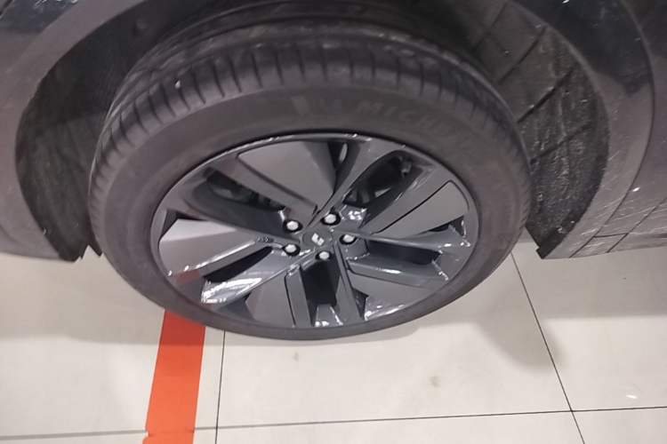 Used Li Auto L7 2024 Pro Model Left Front Wheel Hub