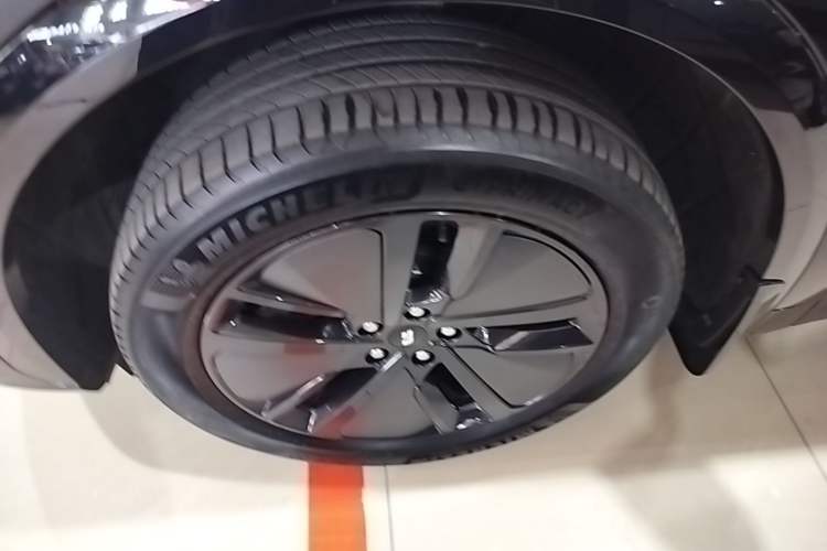 Used Li Auto L7 2024 MAX Model Left Front Wheel Hub