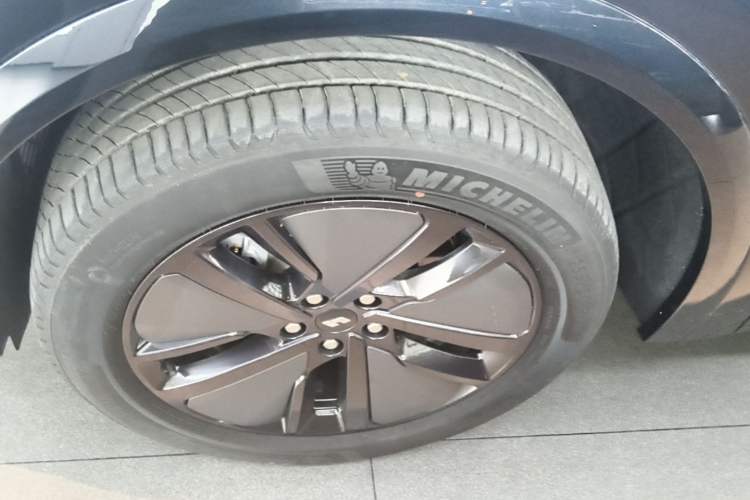 Used Li Auto L7 2024 Pro Model Left Front Wheel Hub
