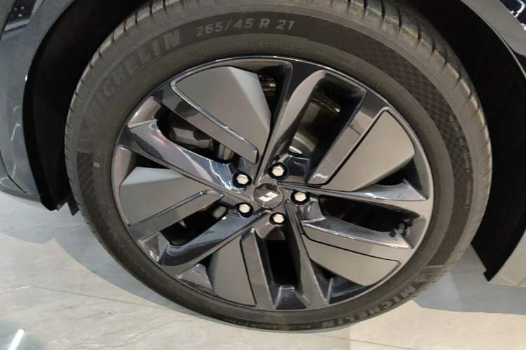 Used Li Auto L7 2024 Ultra Model Left Front Wheel Hub