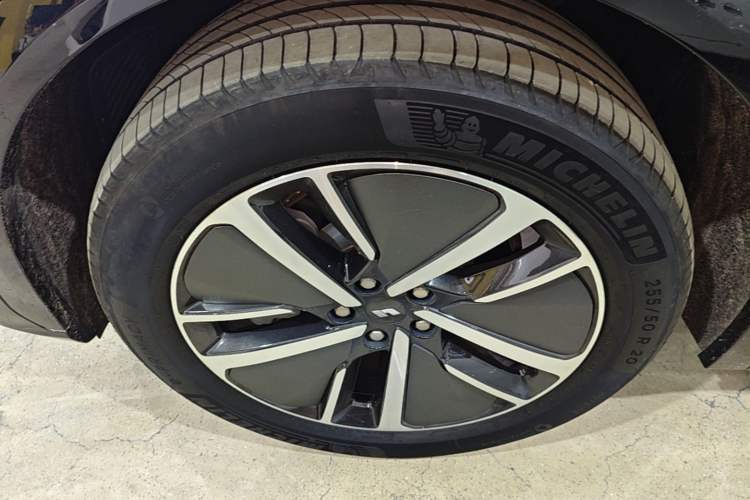 Used Li Auto L7 2024 Pro Model Left Front Wheel Hub