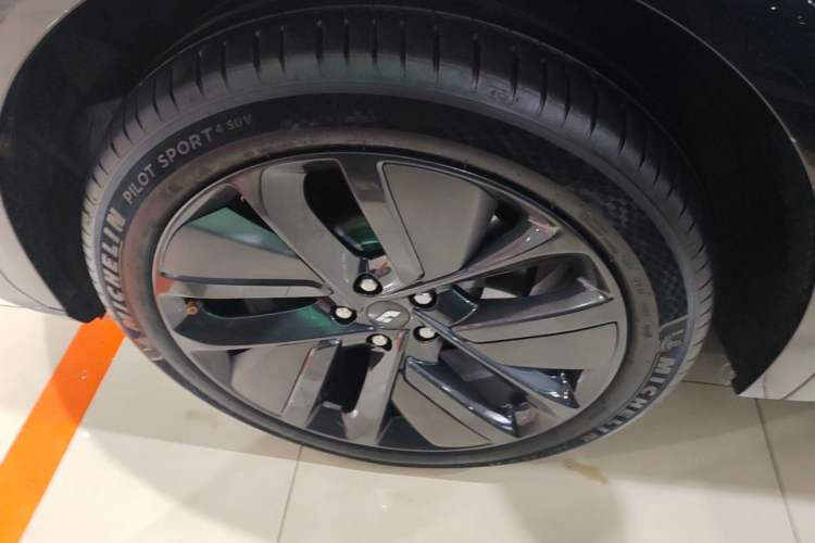 Used Li Auto L7 2024 MAX Model Left Front Wheel Hub