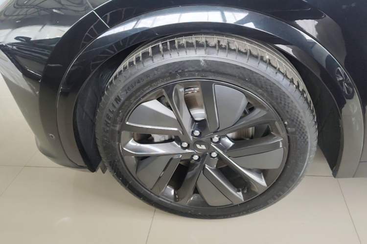 Used Li Auto L7 2024 Ultra Model Left Front Wheel Hub