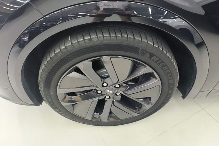 Used Li Auto L7 2024 Ultra Model Left Front Wheel Hub