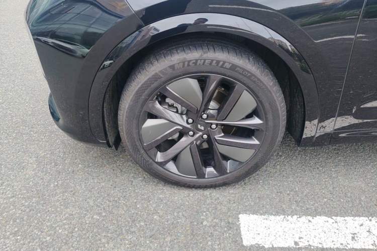 Used Li Auto L7 2024 MAX Model Left Front Wheel Hub