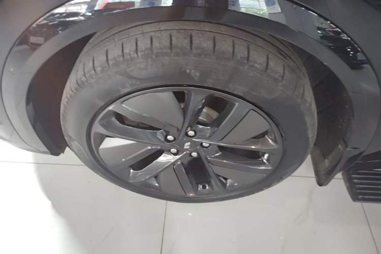 Used Li Auto L7 2024 Pro Model Left Front Wheel Hub