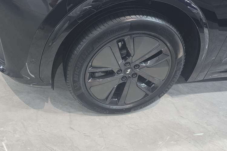 Used Li Auto L7 2024 MAX Model Left Front Wheel Hub