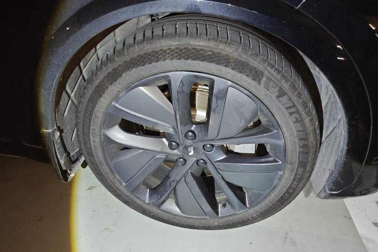 Used Li Auto L7 2024 MAX Model Right Front Wheel Hub