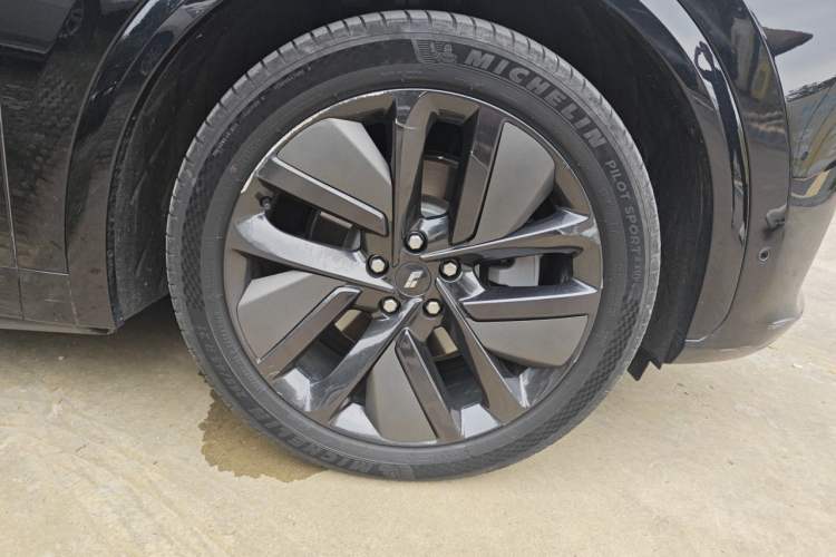 Used Li Auto L7 2024 MAX Model Right Front Wheel Hub