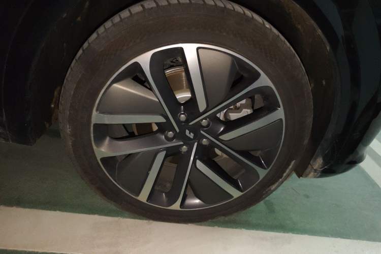 Used Li Auto L7 2024 MAX Model Right Front Wheel Hub