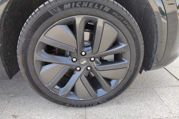 Used Li Auto L7 2024 MAX Model Right Front Wheel Hub