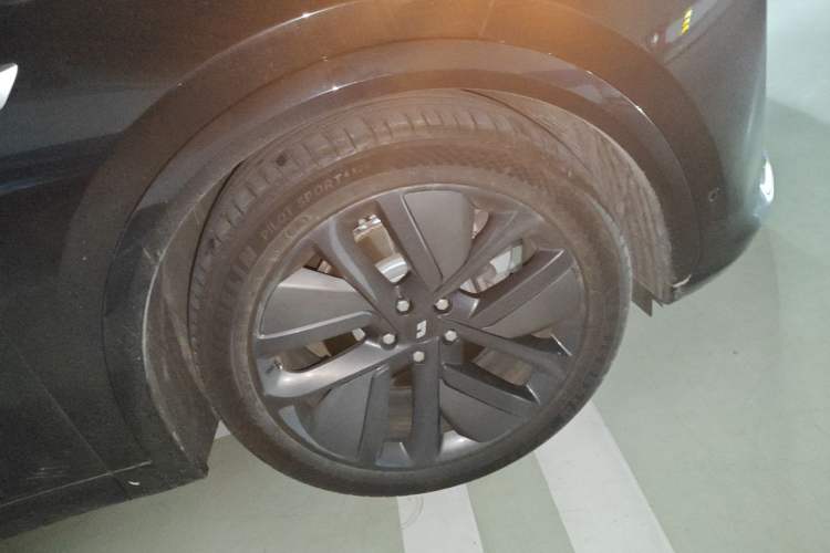 Used Li Auto L7 2024 Ultra Model Right Front Wheel Hub