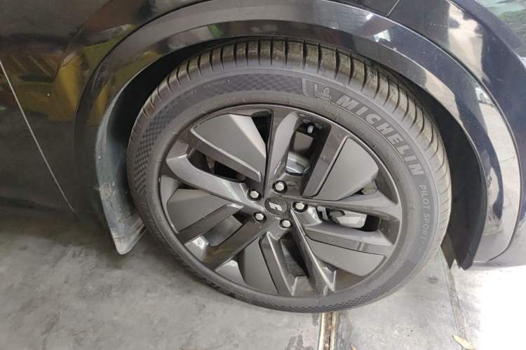 Used Li Auto L7 2024 Ultra Model Right Front Wheel Hub