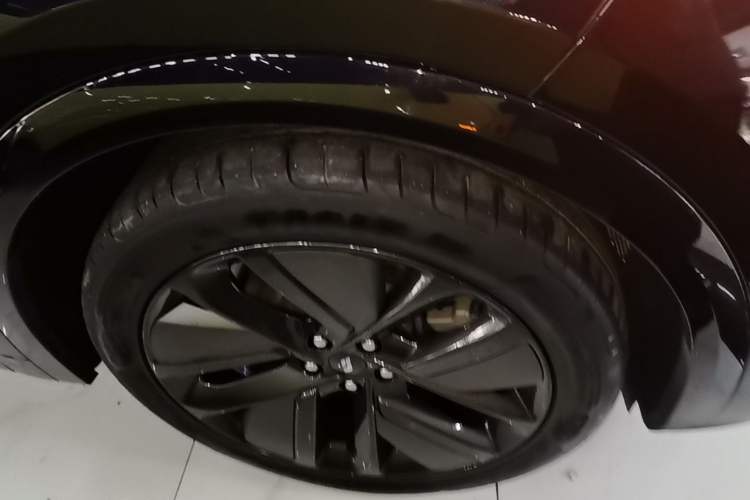 Used Li Auto L7 2024 MAX Model Right Front Wheel Hub