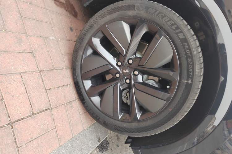 Used Li Auto L7 2024 MAX Model Right Front Wheel Hub