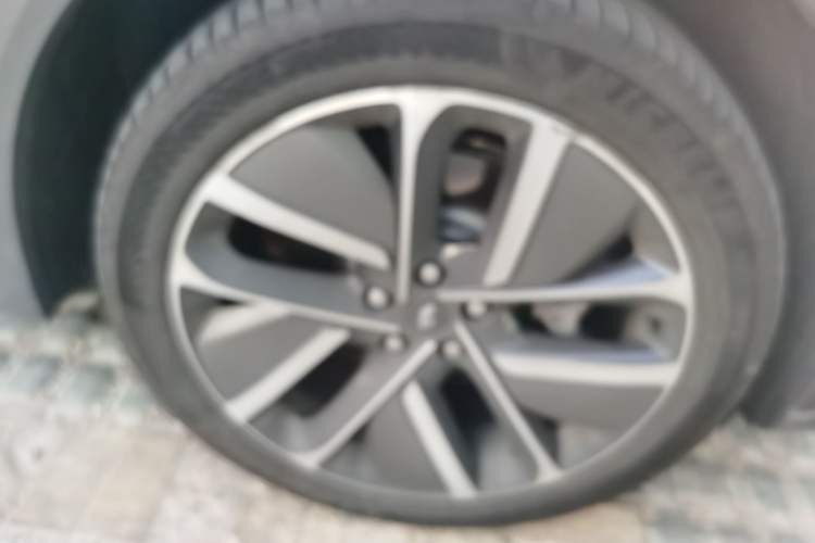 Used Li Auto L7 2024 Ultra Model Right Front Wheel Hub
