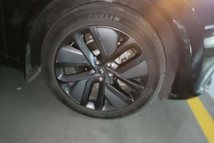 Used Li Auto L7 2024 Ultra Model Right Front Wheel Hub