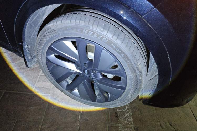 Used Li Auto L7 2024 Ultra Model Right Front Wheel Hub