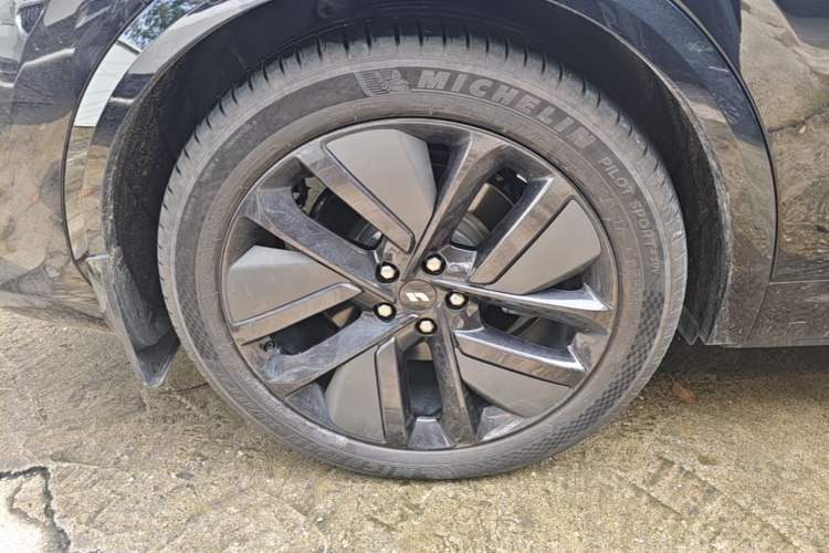 Used Li Auto L7 2024 MAX Model Right Rear Wheel Hub