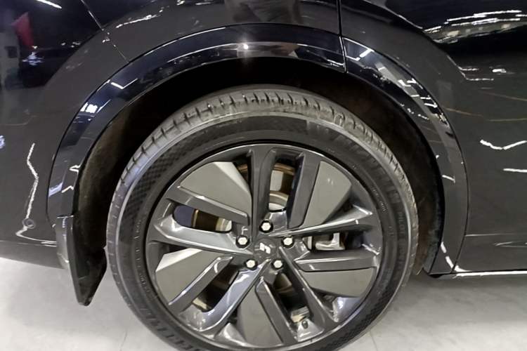 Used Li Auto L7 2024 Ultra Model Right Rear Wheel Hub