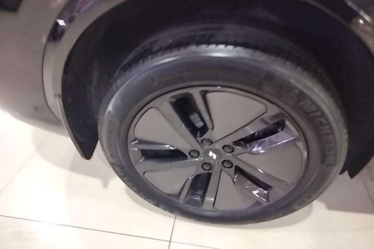 Used Li Auto L7 2024 MAX Model Right Rear Wheel Hub